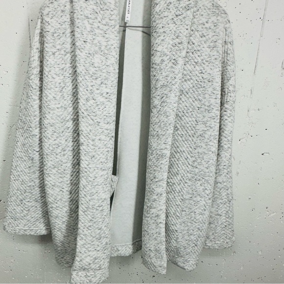 Fabletics Women’s Size Vanessa Medium Heather Gray Open Cardigan Jacket - Picture 4 of 11